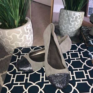 Kenneth Cole Reaction gray flat shoe